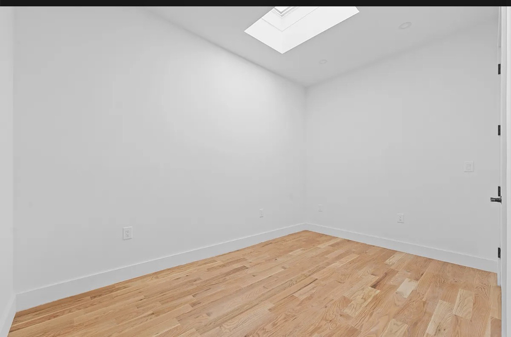 Sutter Avenue - Photo 3