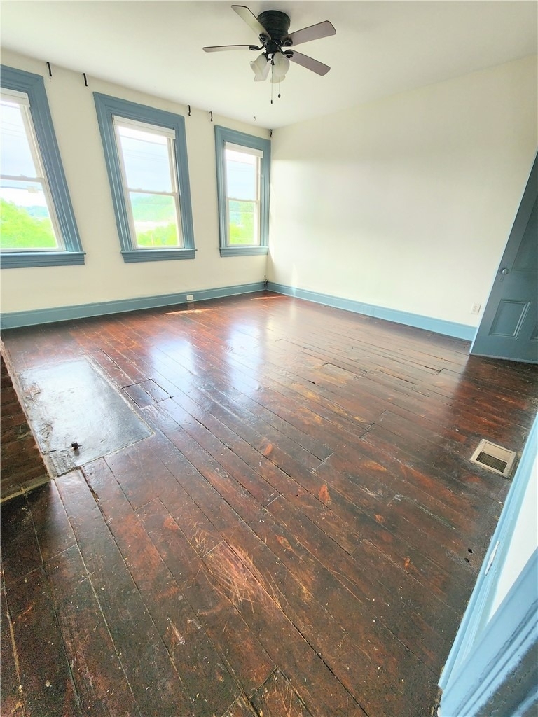 6066 Butler St - Photo 2