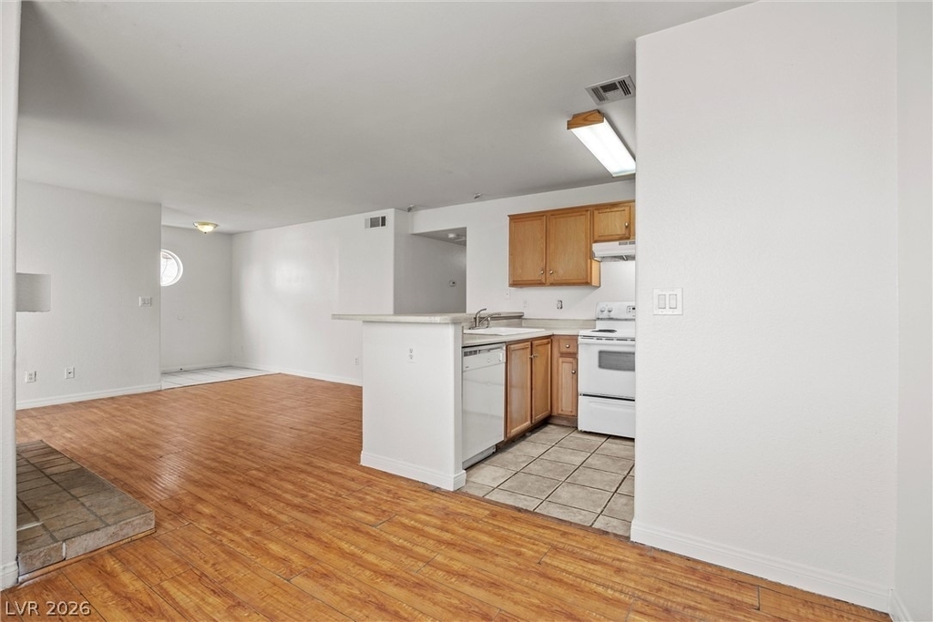 2972 Juniper Hills Boulevard - Photo 4
