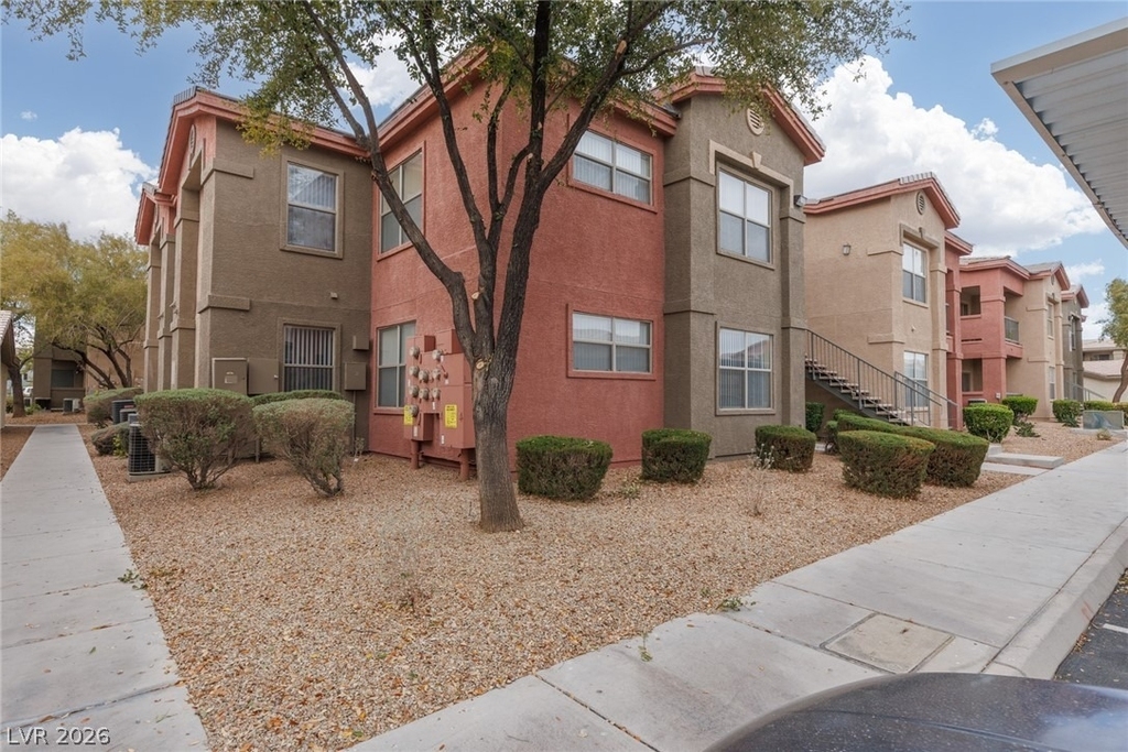 8000 Badura Avenue - Photo 3