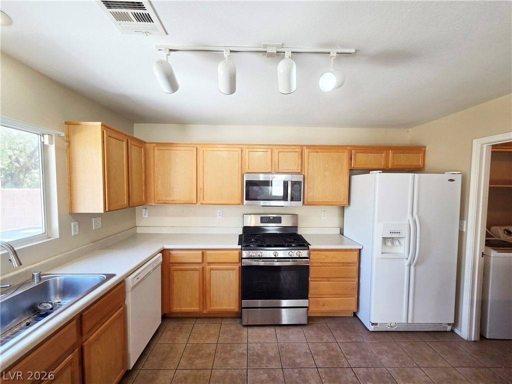 3722 Nestled Oak Avenue - Photo 3