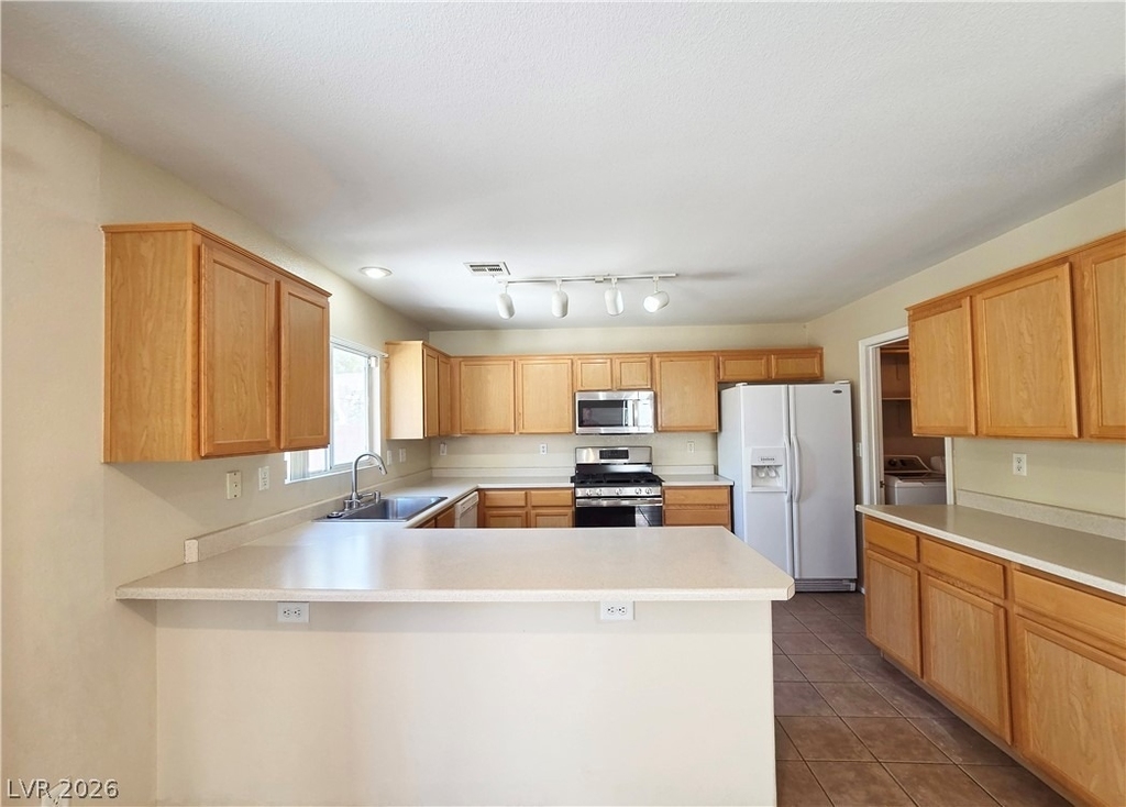3722 Nestled Oak Avenue - Photo 2
