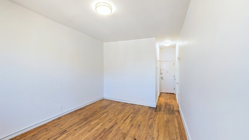 624 East 11th Street - Photo 3