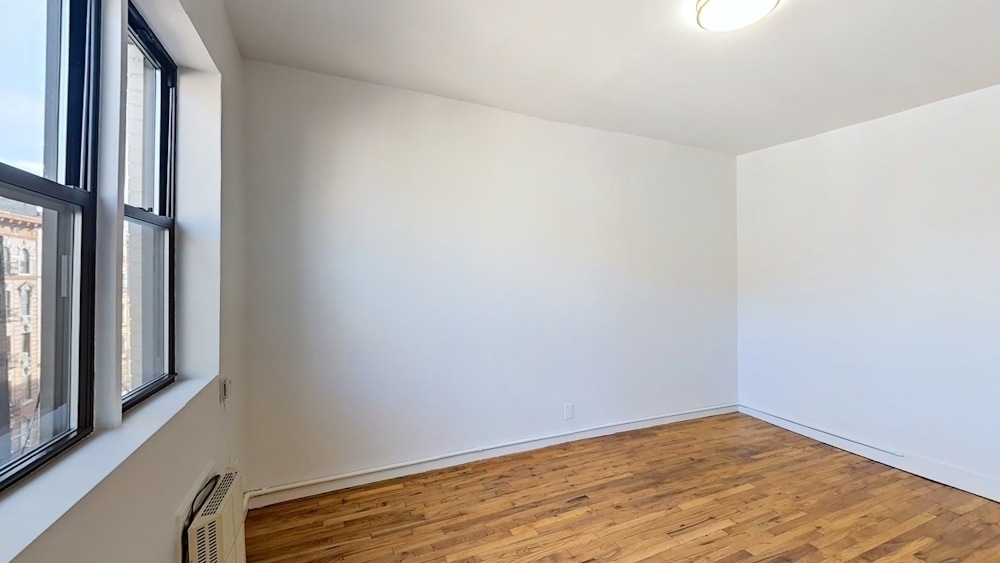 624 East 11th Street - Photo 4