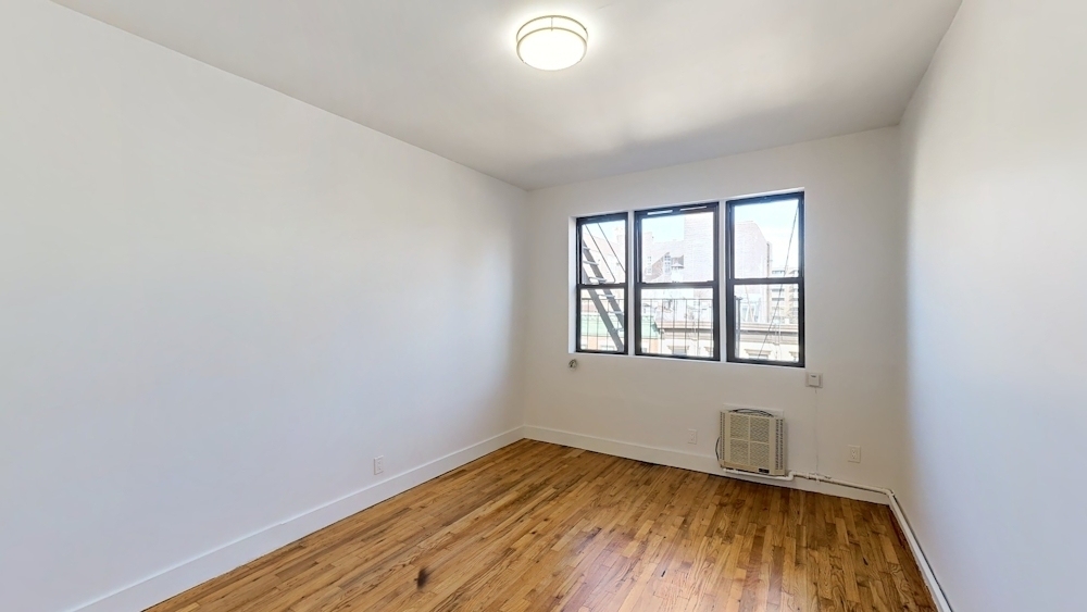 624 East 11th Street - Photo 1