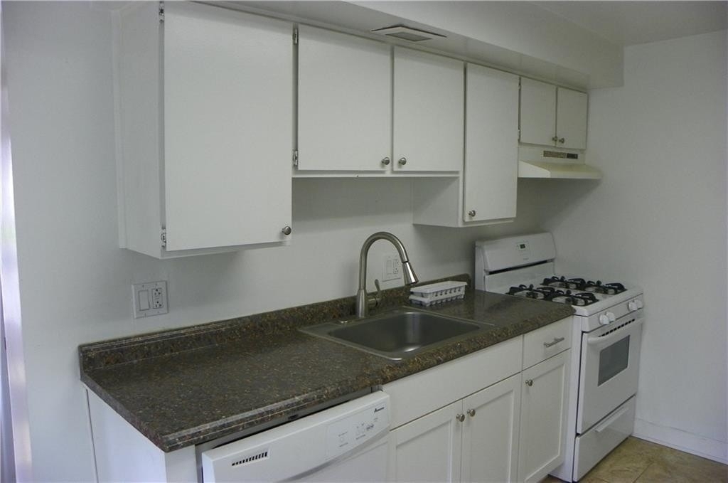82 Adams Street - Photo 3