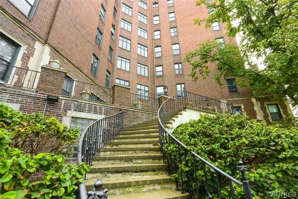 800 West Ferry Street - Photo 11