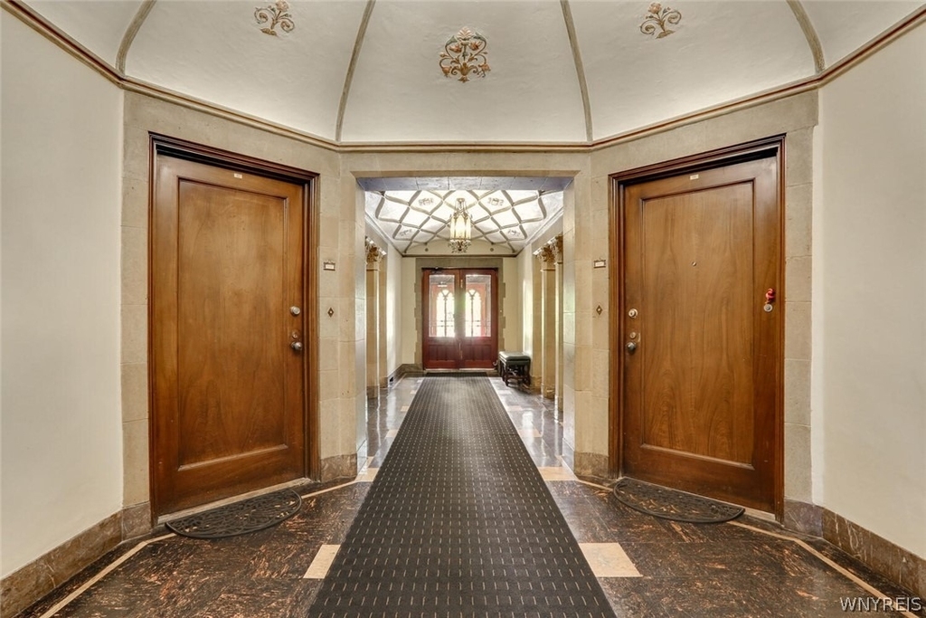 800 West Ferry Street - Photo 3