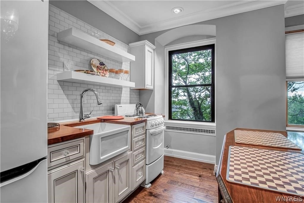800 West Ferry Street - Photo 5