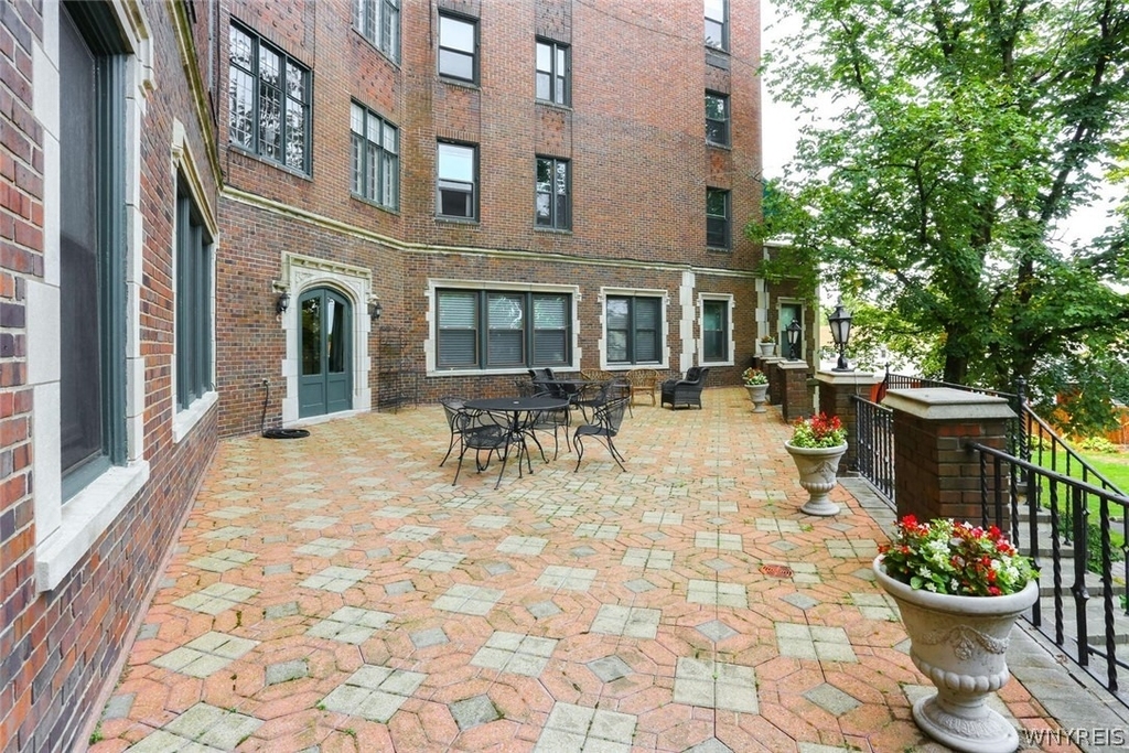 800 West Ferry Street - Photo 10