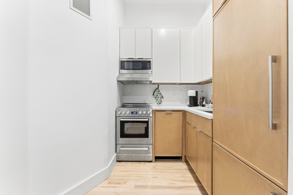 310 West 80th Street - Photo 4