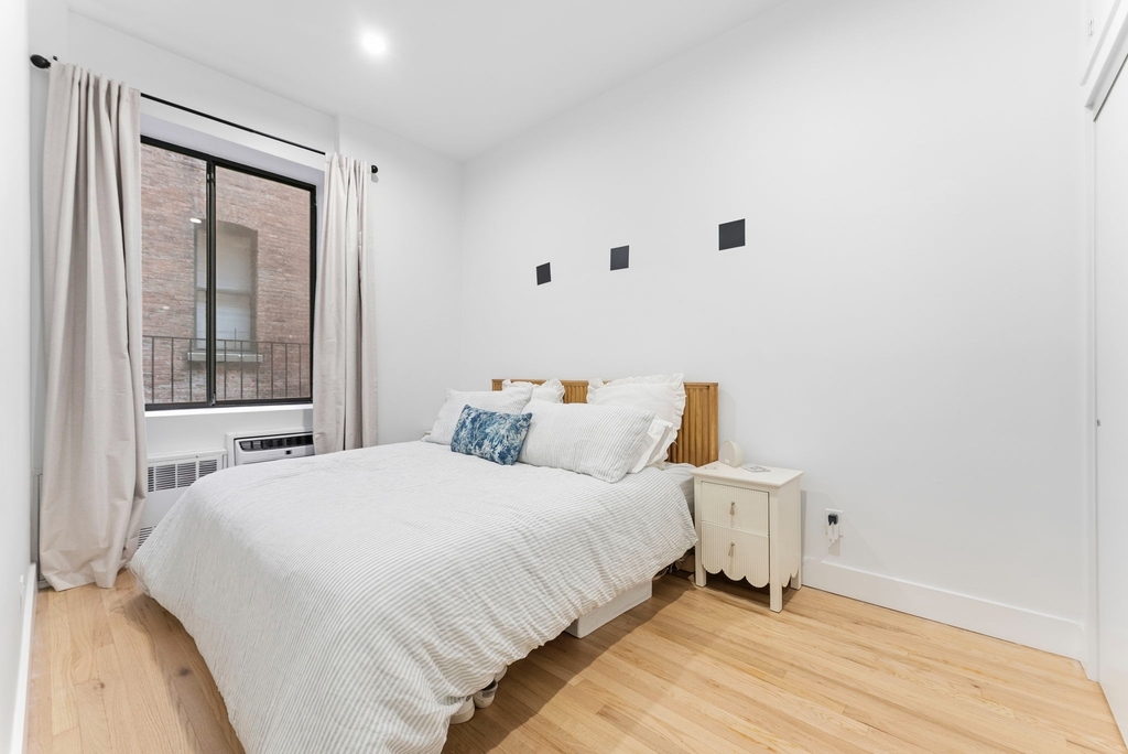 310 West 80th Street - Photo 3