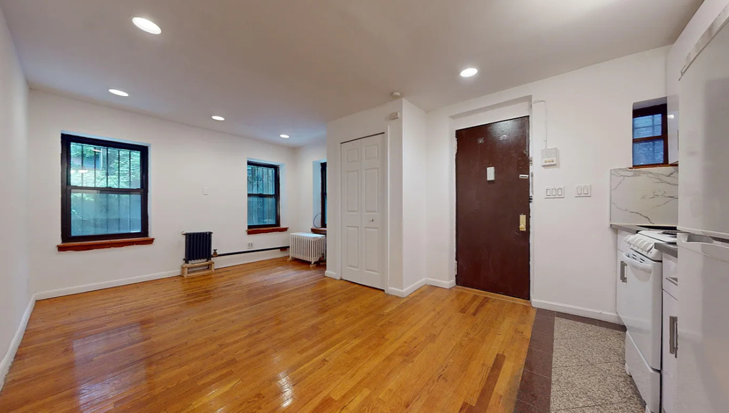 322 2nd Avenue - Photo 2