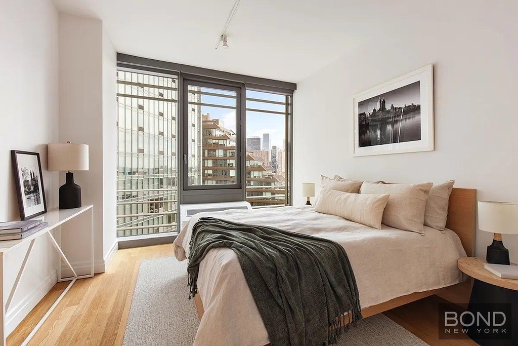 West 54th Street - Photo 0