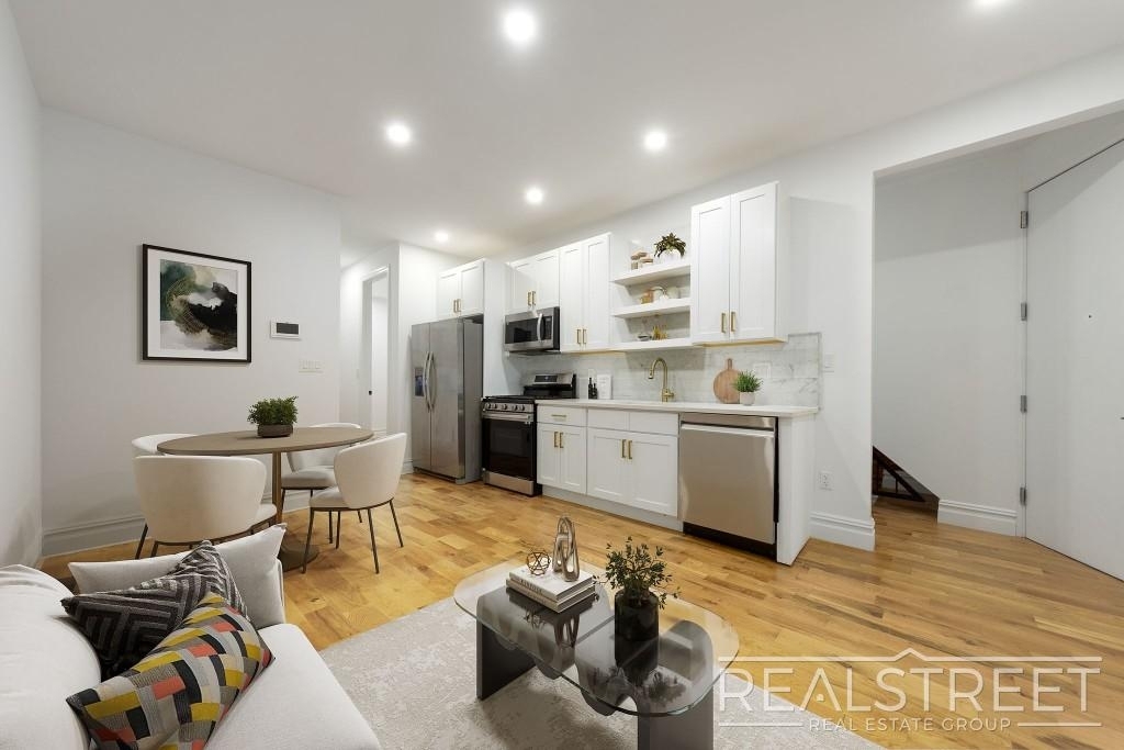 310 Linden St - Photo 0