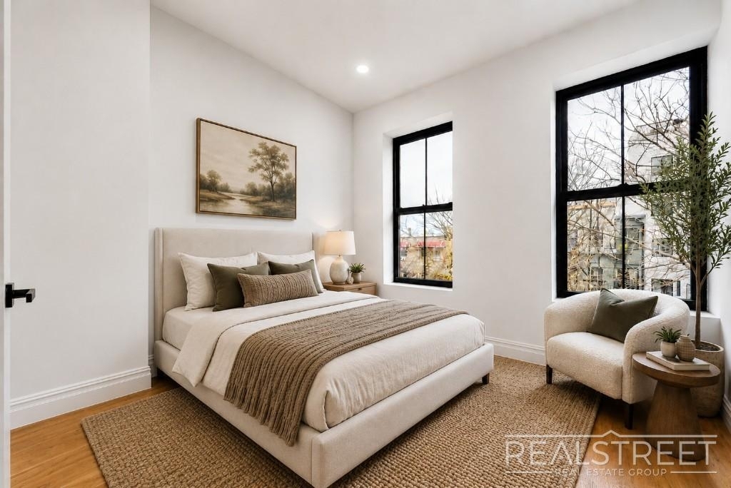310 Linden St - Photo 2
