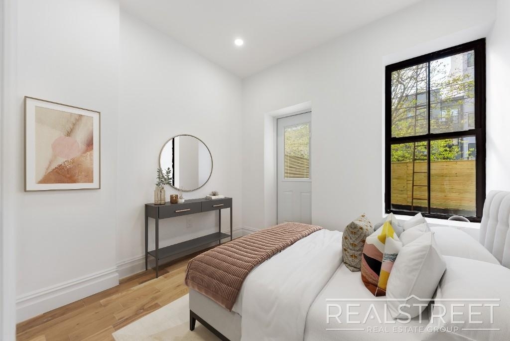 310 Linden St - Photo 9