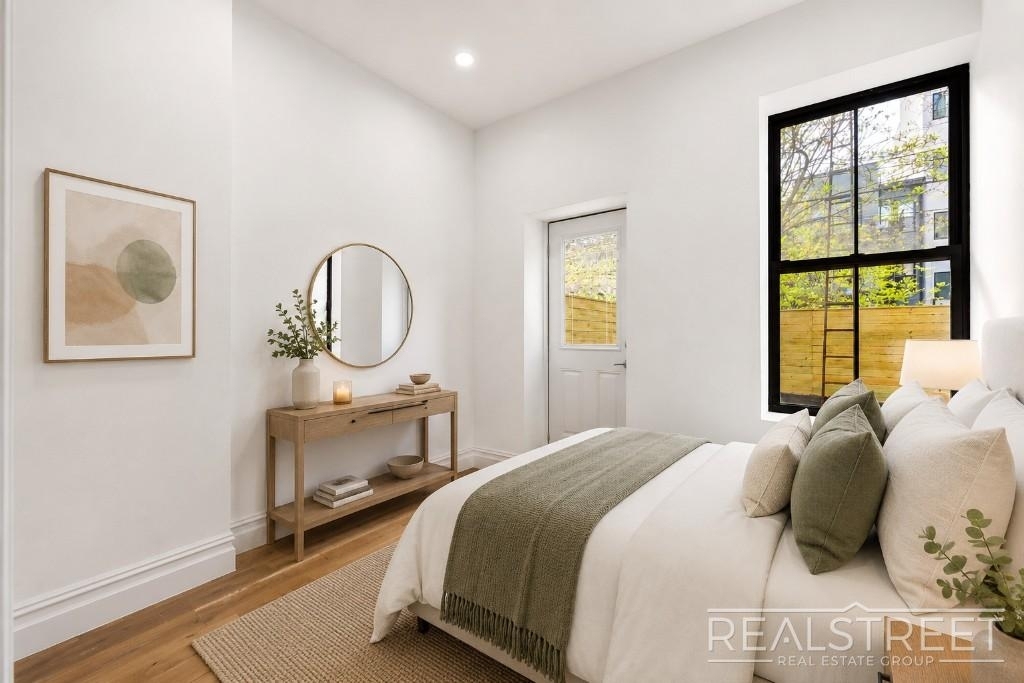 310 Linden St - Photo 3