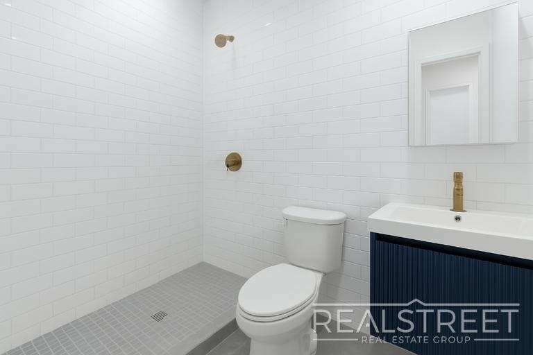 310 Linden St - Photo 13