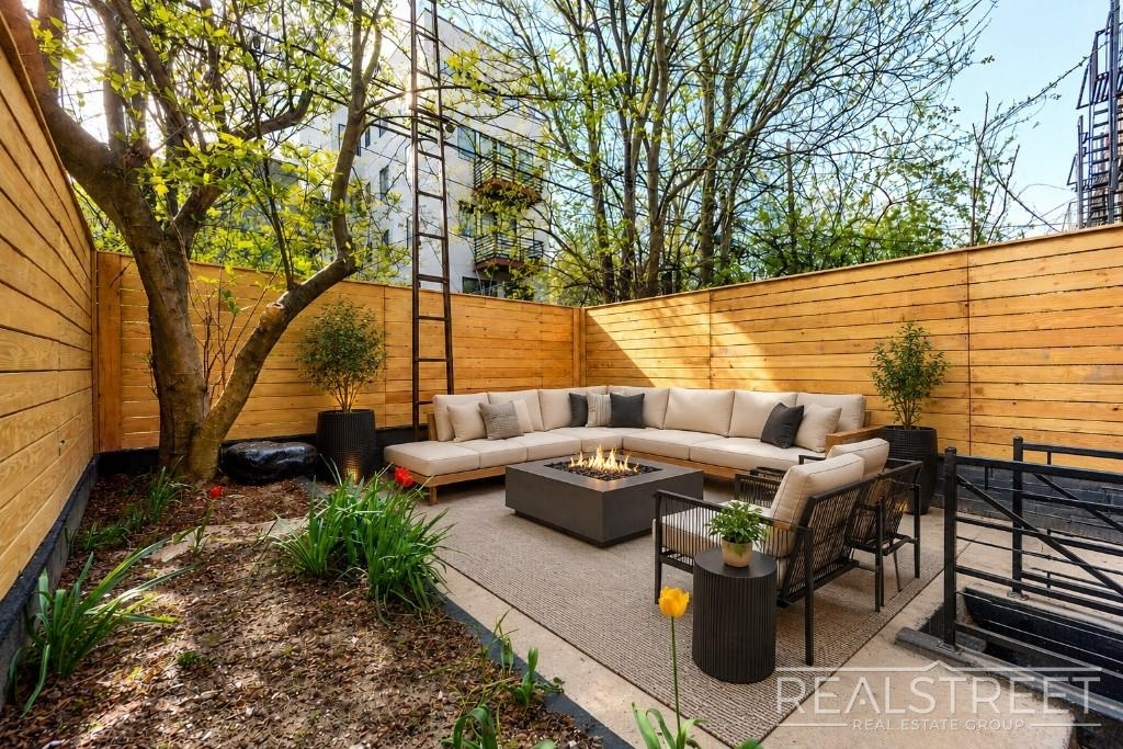 310 Linden St - Photo 12