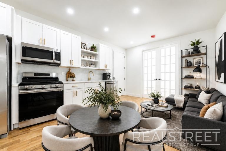 310 Linden St - Photo 0