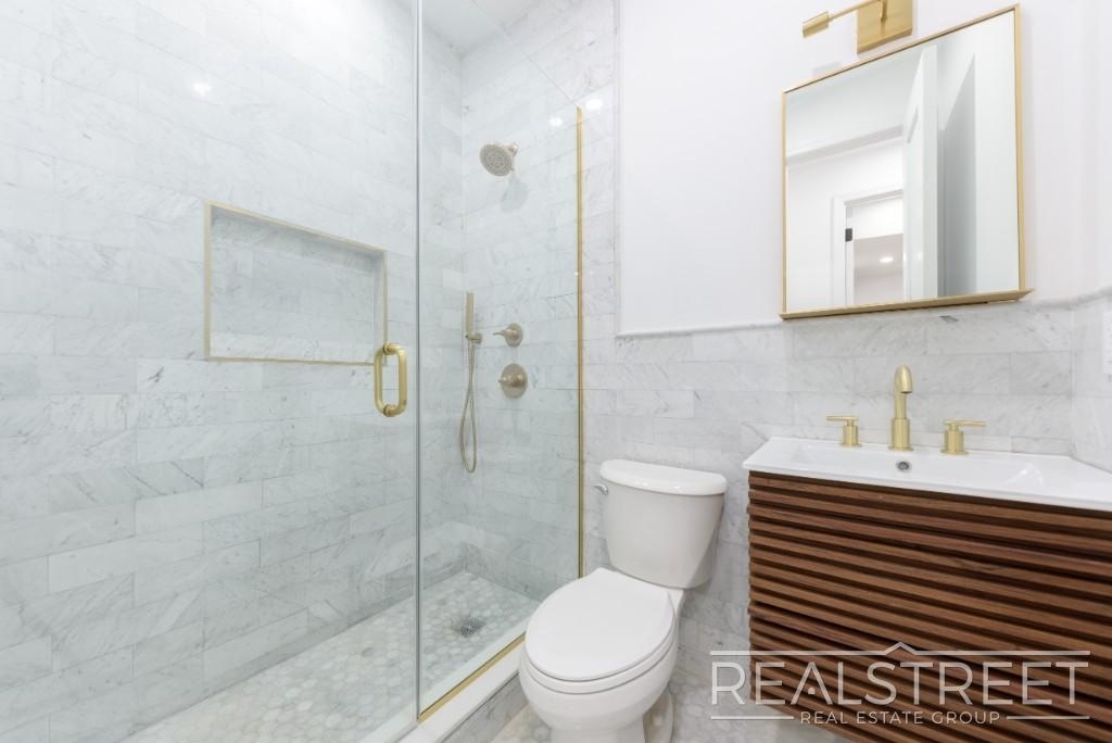 310 Linden St - Photo 11