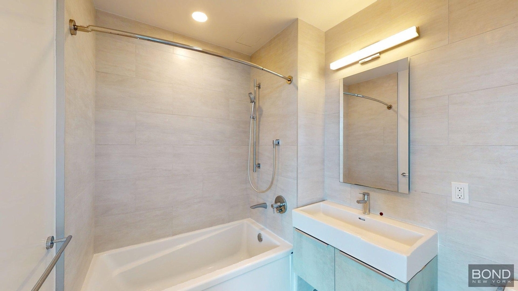 144-74 Northern Boulevard - Photo 4