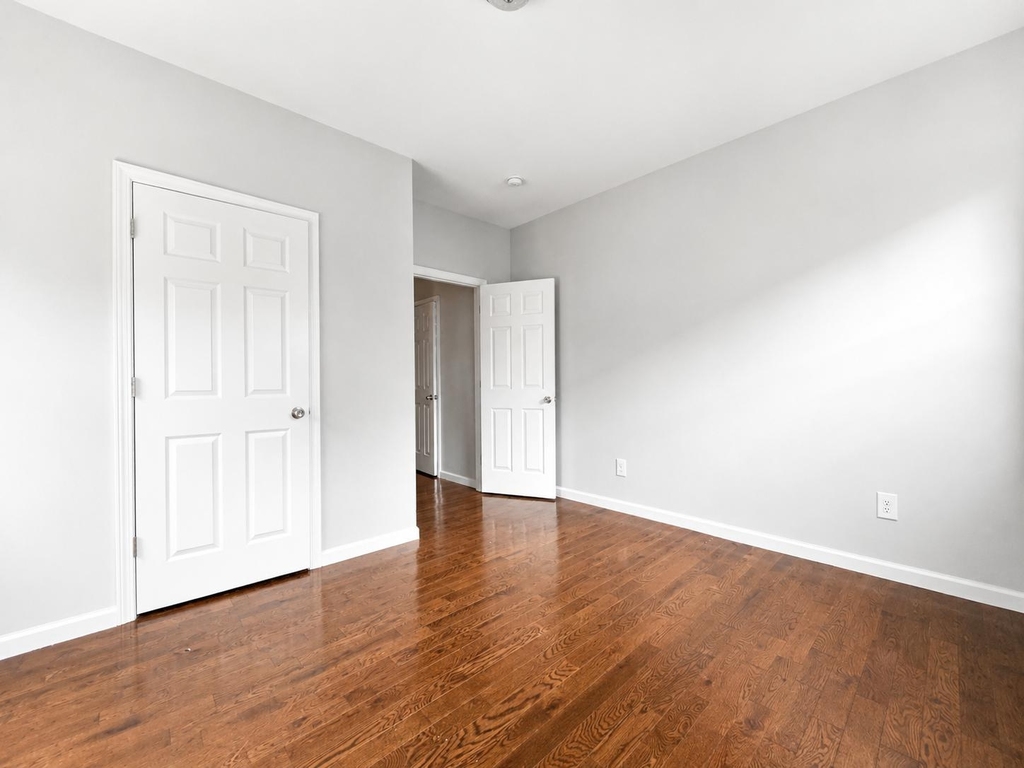 546 Isham Street - Photo 2