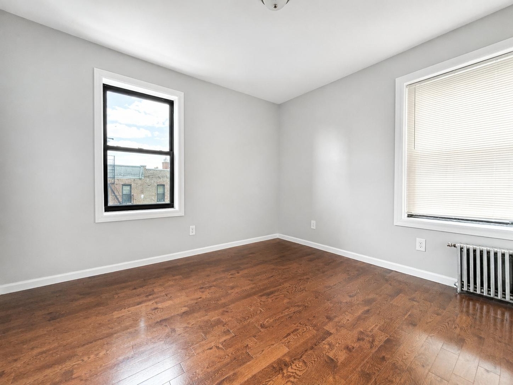 546 Isham Street - Photo 1