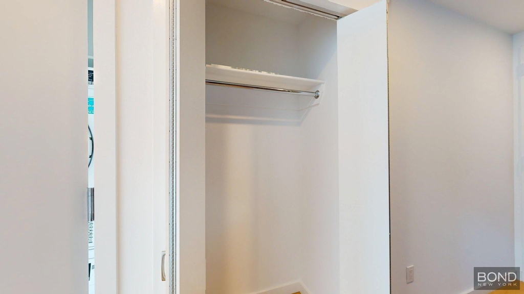144-74 Northern Boulevard - Photo 3
