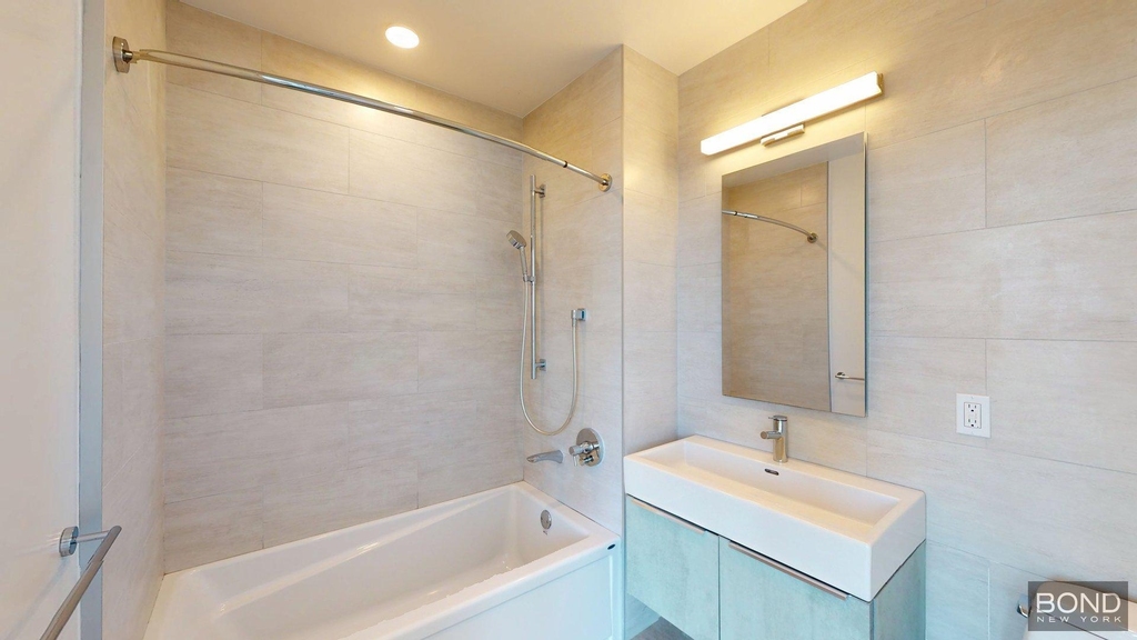 144-74 Northern Boulevard - Photo 4