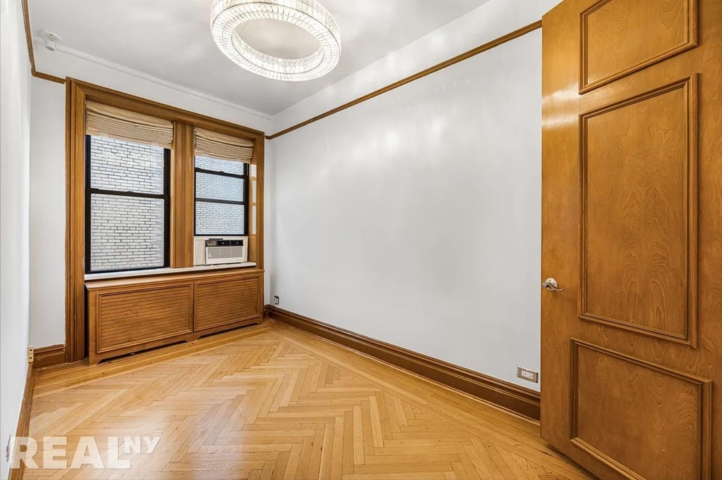W End Ave - Photo 13