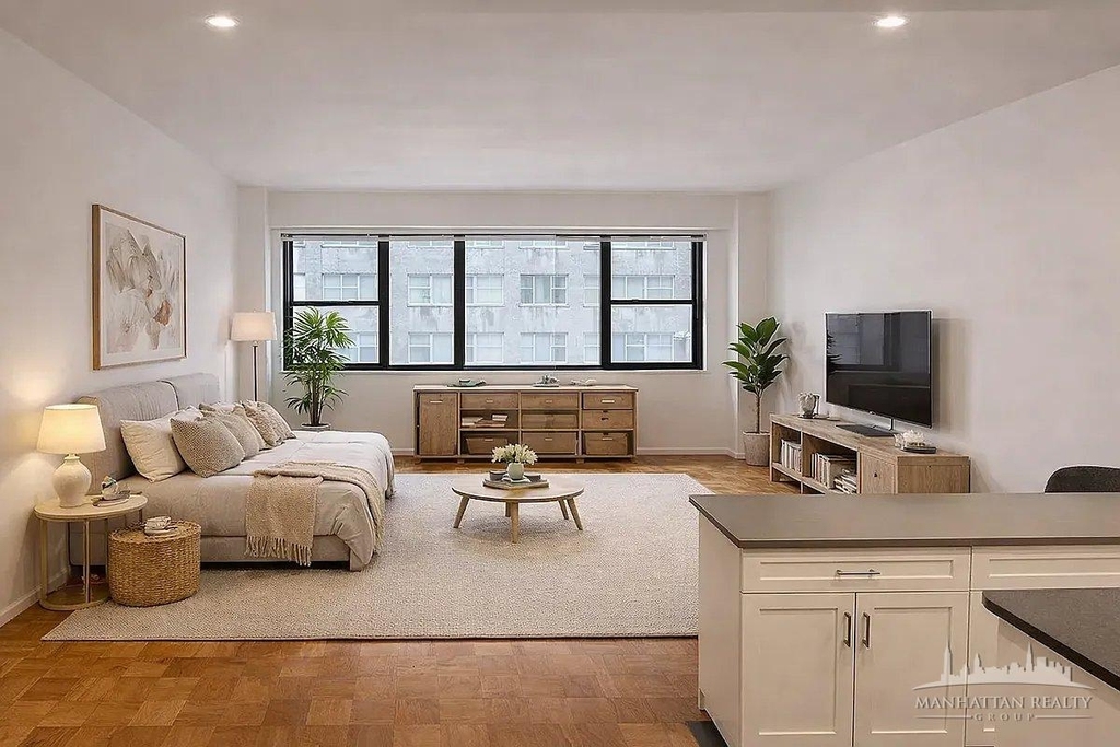 East 46th Street - Photo 1