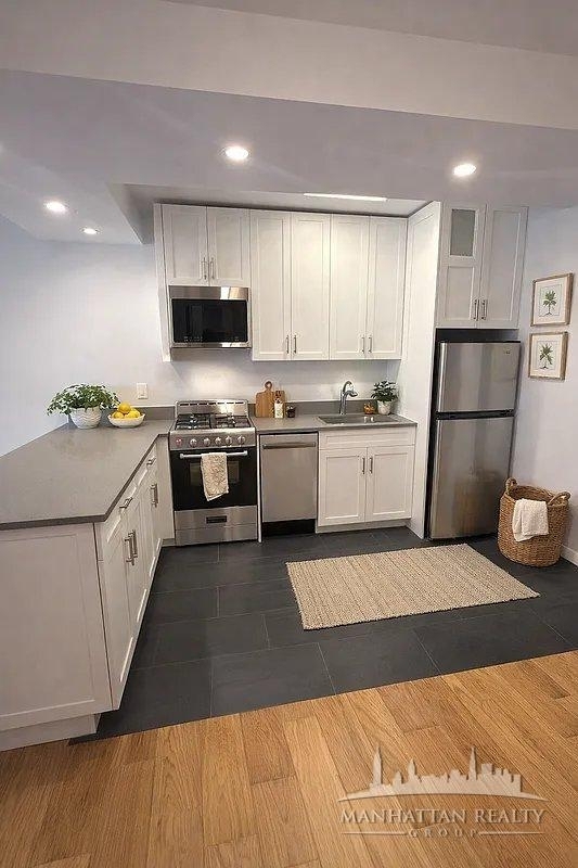 East 46th Street - Photo 0