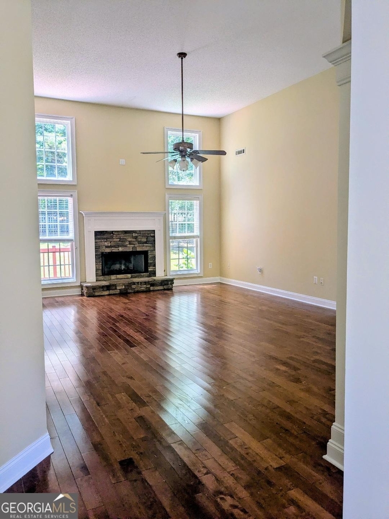 110 Lyndhurst Way - Photo 2