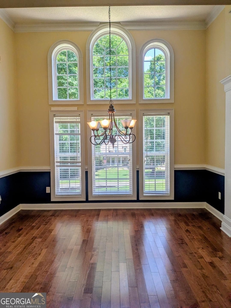 110 Lyndhurst Way - Photo 3