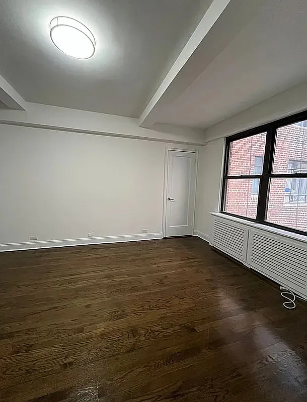 5th Avenue - Photo 2