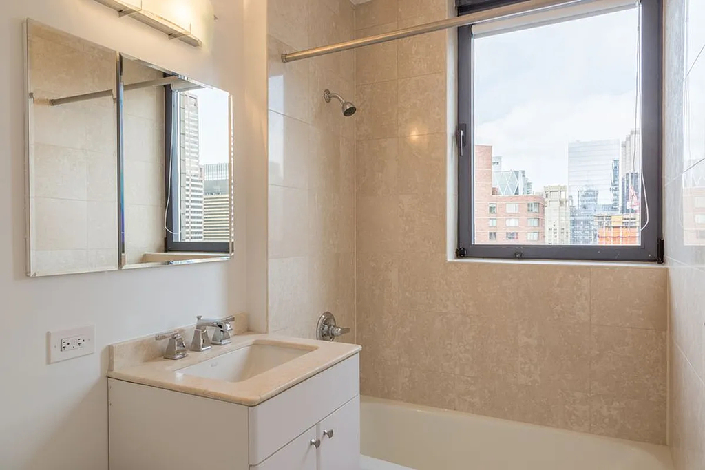 West 48th Street - Photo 9