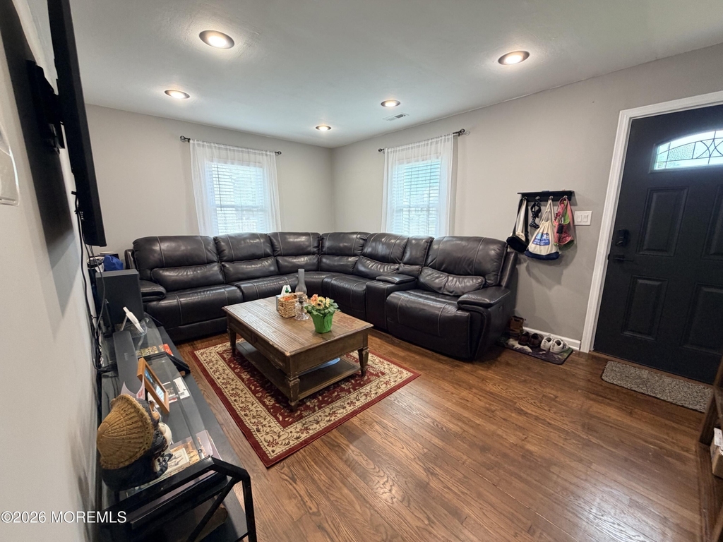 1406 7th Avenue - Photo 1