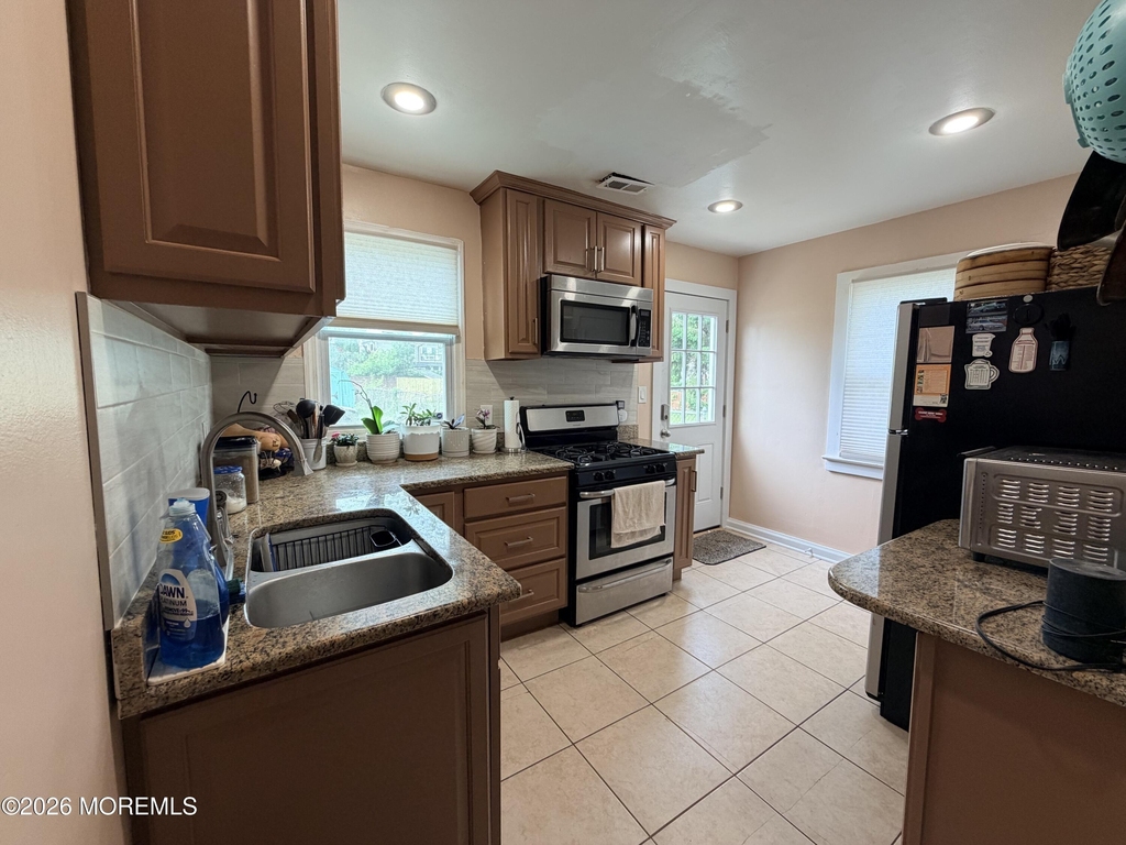 1406 7th Avenue - Photo 3
