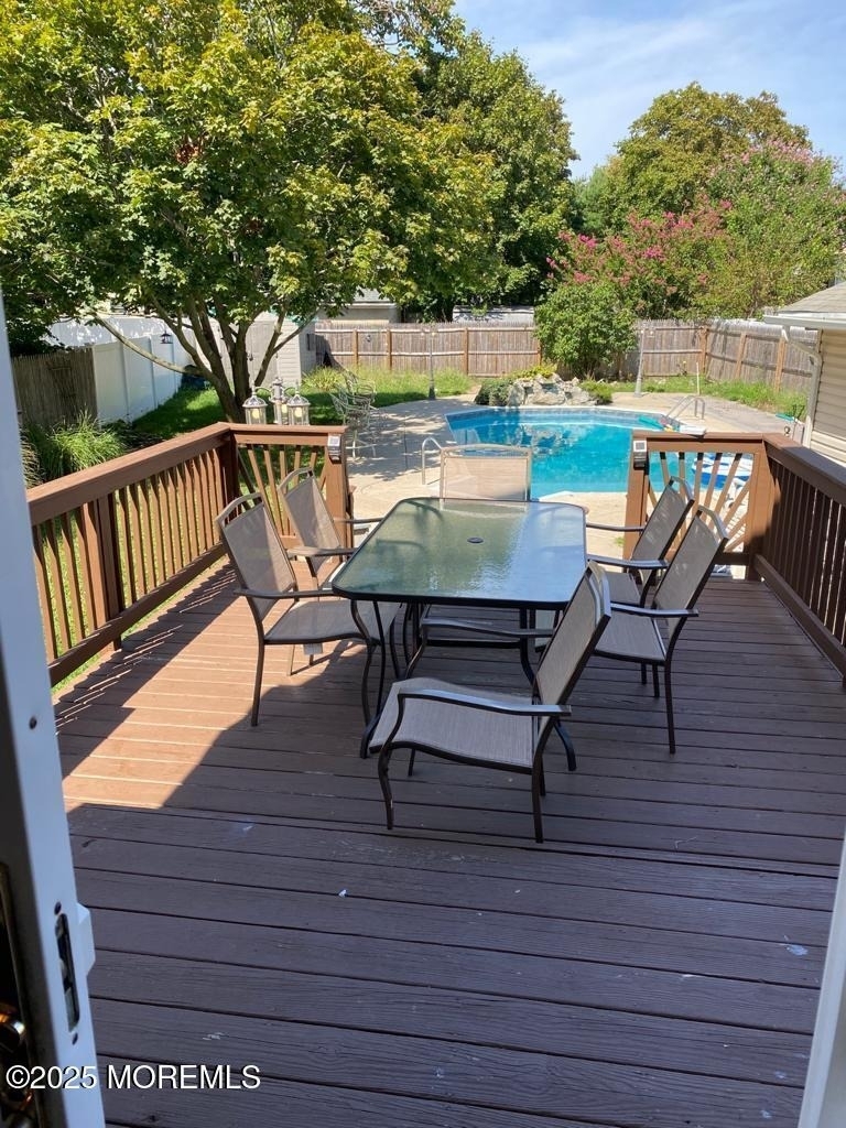 327 Roosevelt Avenue - Photo 1