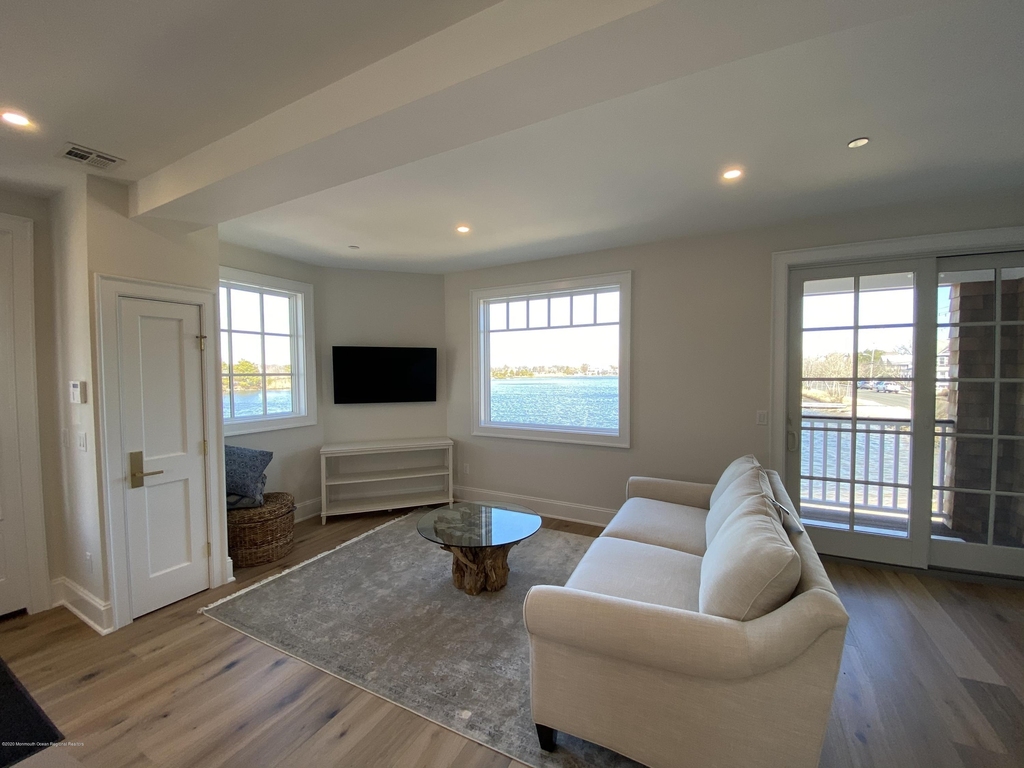 410 Lake Avenue - Photo 5