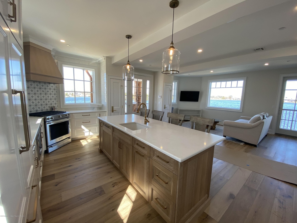 410 Lake Avenue - Photo 1