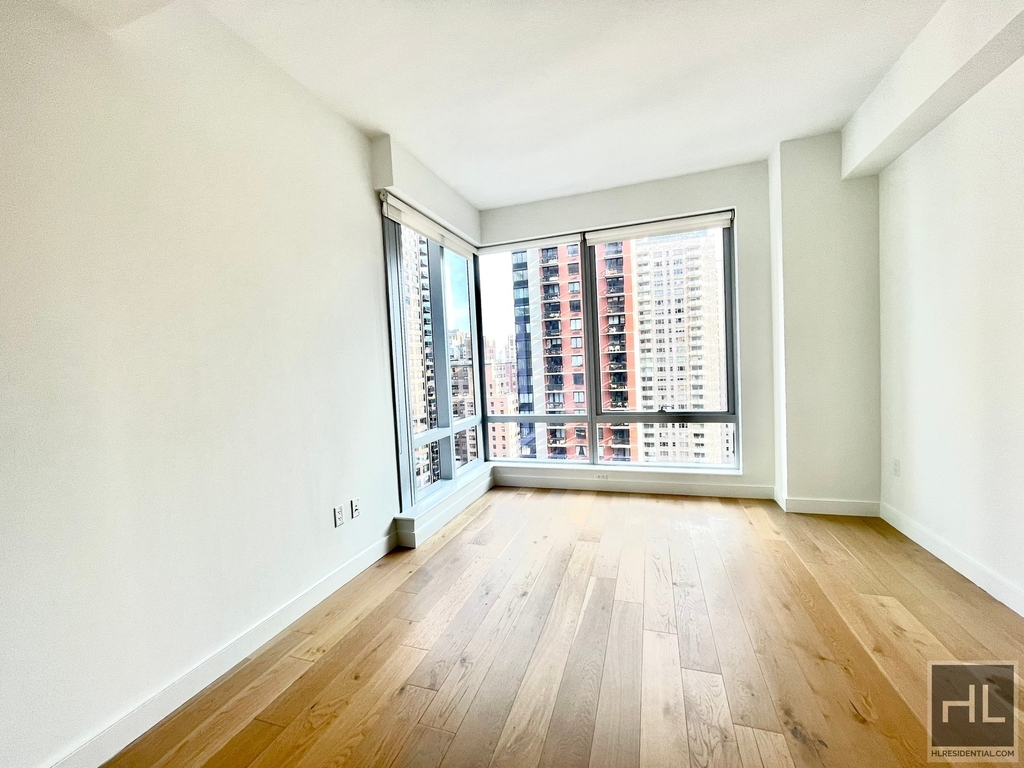 East 39th Street - Photo 1