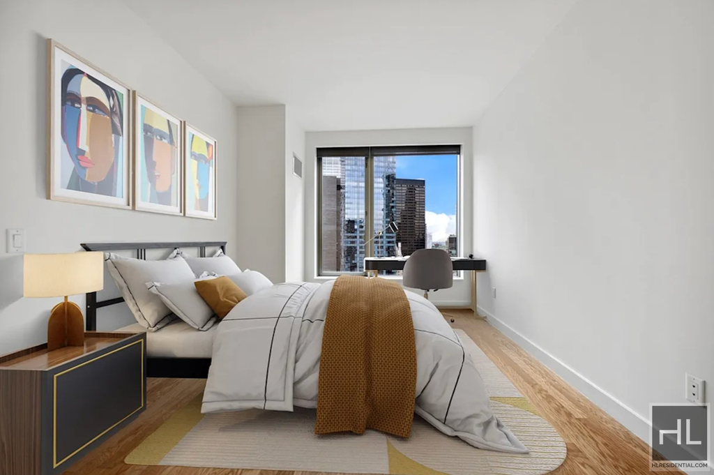 Spruce Street - Photo 2