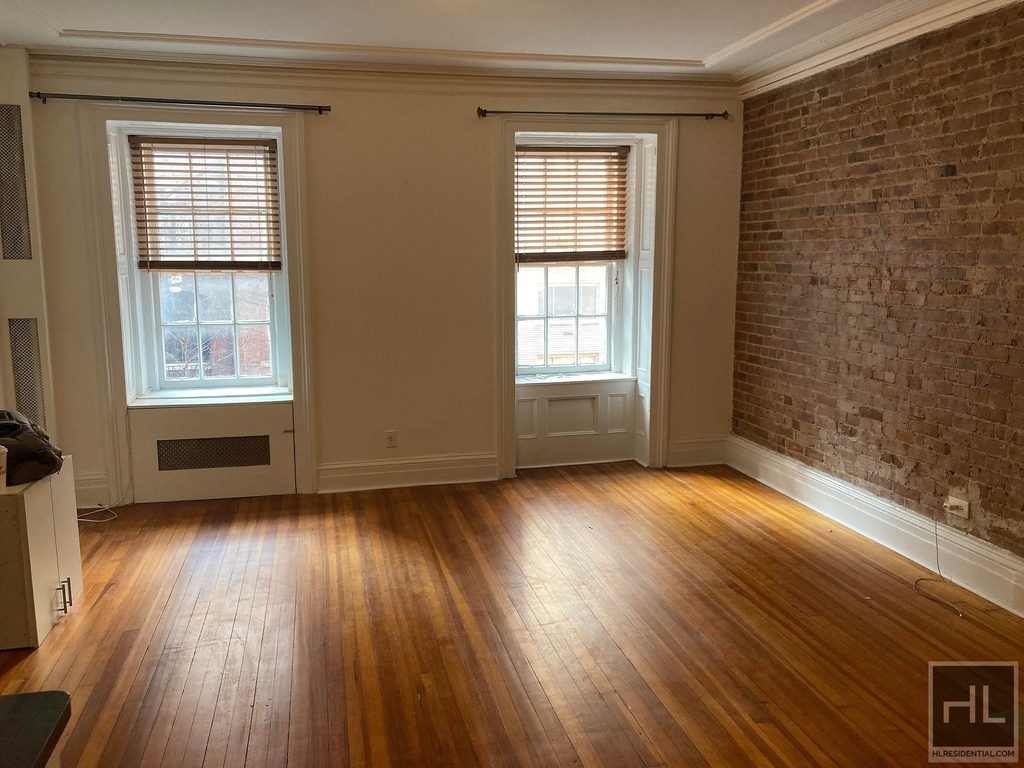 East 65 Street - Photo 1