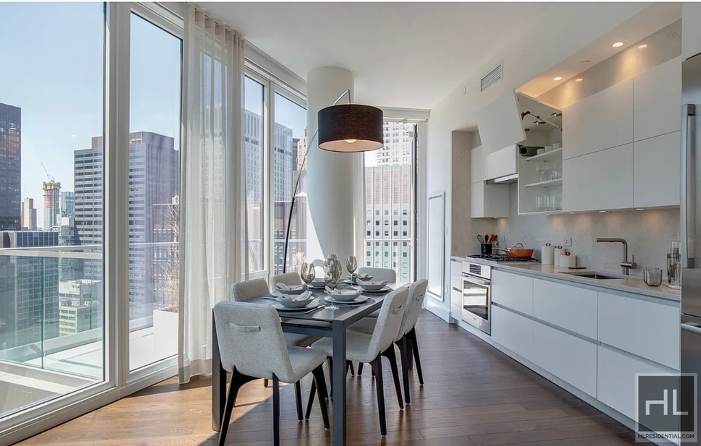 East 44th Street - Photo 6