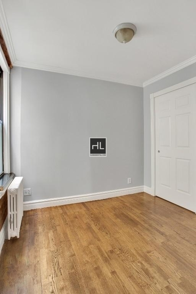 East 13th Street - Photo 4