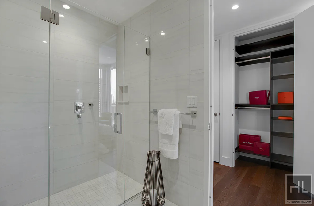 East 44th Street - Photo 5