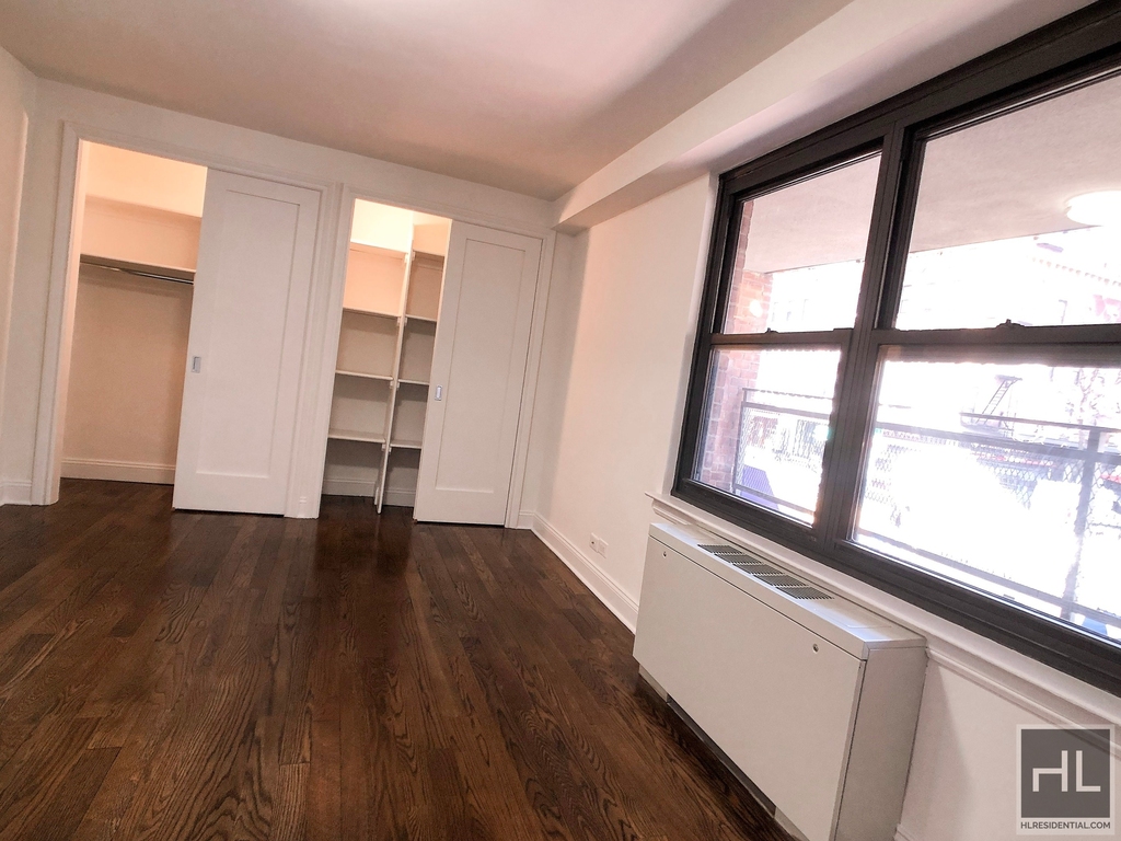 E 82 St - Photo 0